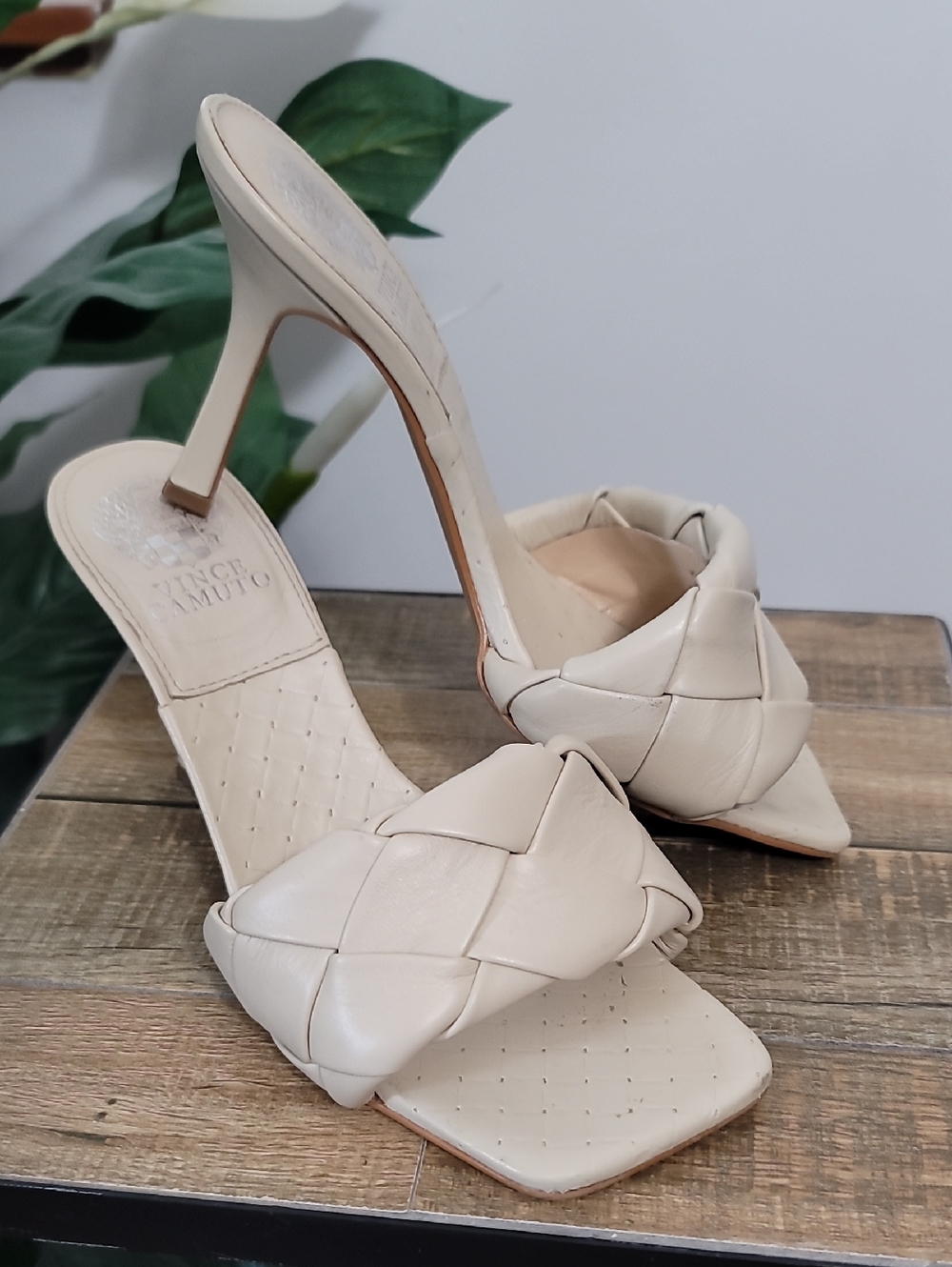 VINCE CAMUTO "Brelaine" Woven Leather Strap Heel Slipon Sandal Sz 8 Bone Cream - Picture 9 of 9